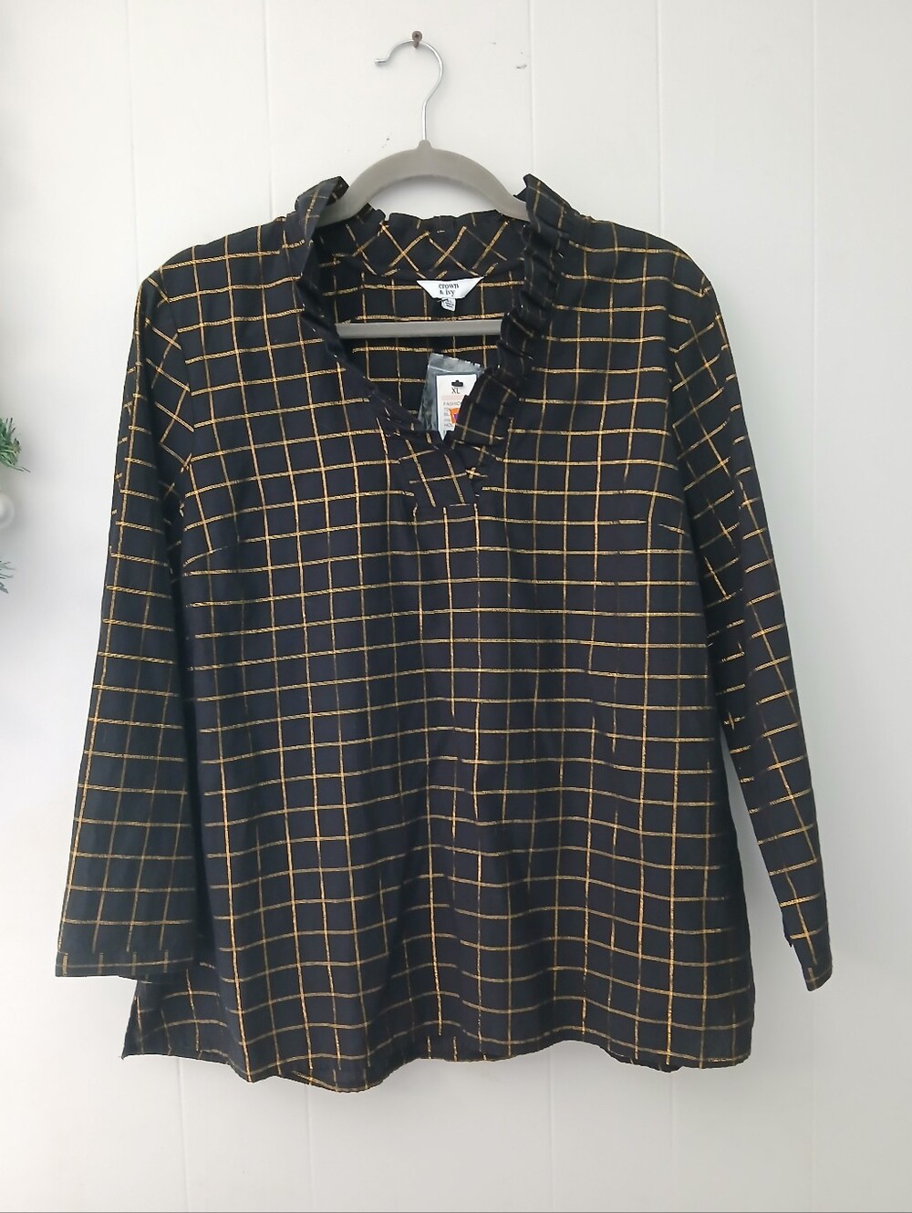 croft & barrow Black and Gold Windowpane Ruffle V-Neck Long Sleeve Top